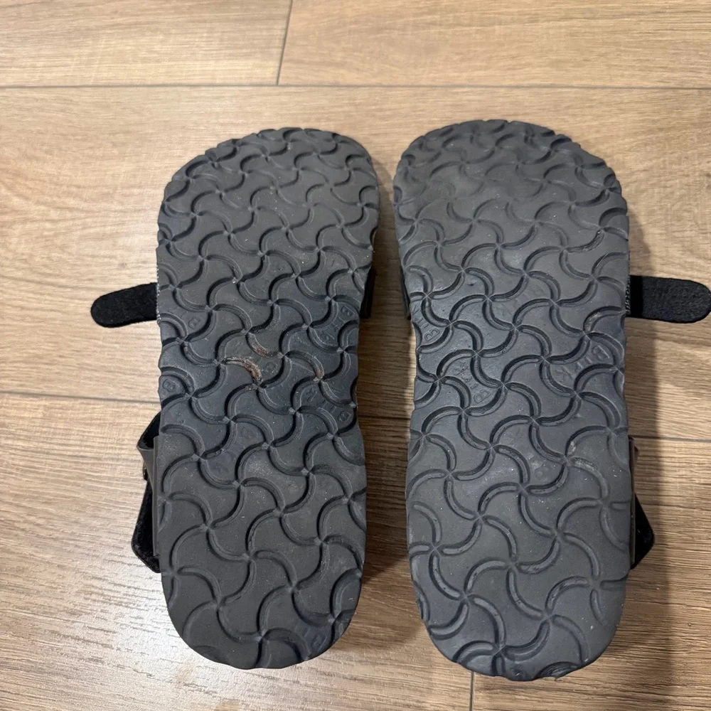 Birki’s lilie Birkenstocks Black with white strapped Sandals, size 38